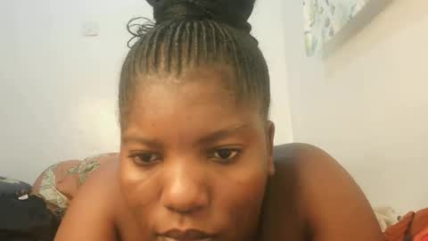 Snapshot of sexy_yello chatting on 15, 1, 2026 Bantu girl online show from 15, 1, 2026