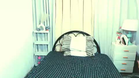 Snapshot of sexy_yllona chatting on 4, 8, 2026 sexy_yllona online show from 4, 8, 2026