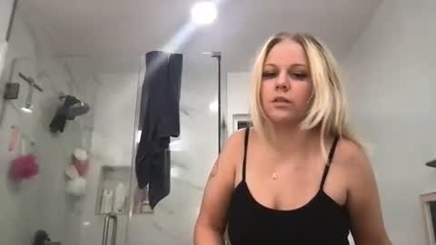 sexyasskay1 online show from 5, 2, 2026