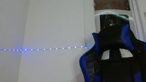 Snapshot of sexyboy_bigclit chatting on 8, 11, 2025 Iker online show from 8, 11, 2025