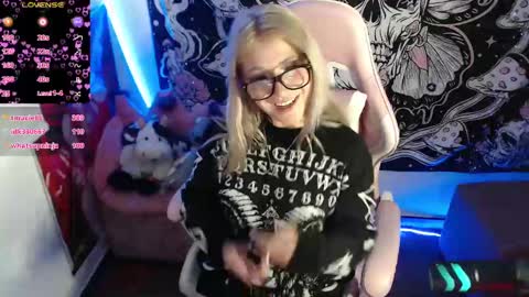 Snapshot of sexycarriie chatting on 2, 1, 2025 Carrie online show from 2, 1, 2025