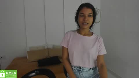 Snapshot of sexychanell_18 chatting on 6, 1, 2025 chanell and yina online show from 6, 1, 2025