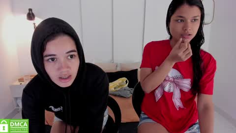 Snapshot of sexychanell_18 chatting on 11, 1, 2025 chanell and yina online show from 11, 1, 2025