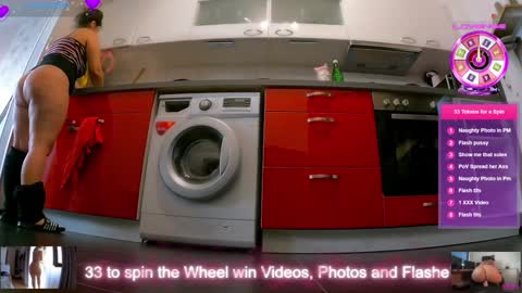 Snapshot of sexydea chatting on 15, 12, 2025 XDA online show from 15, 12, 2025