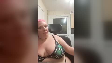 Snapshot of sexyemoprincess chatting on 14, 7, 2026 Wouldntyouliketoknow online show from 14, 7, 2026