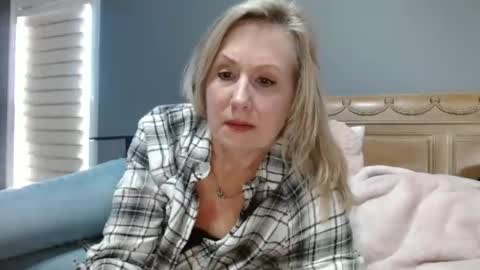 LisaisLuscious online show from 4, 1, 2025