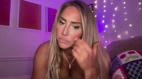 Snapshot of sexygoodvibebabe69 chatting on 29, 3, 2026 Ashley Love online show from 29, 3, 2026