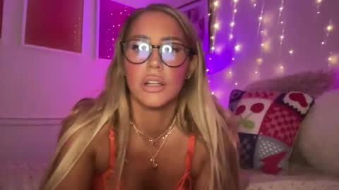 Snapshot of sexygoodvibebabe69 chatting on 3, 4, 2026 Ashley Love online show from 3, 4, 2026