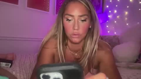 Snapshot of sexygoodvibebabe69 chatting on 8, 4, 2026 Ashley Love online show from 8, 4, 2026