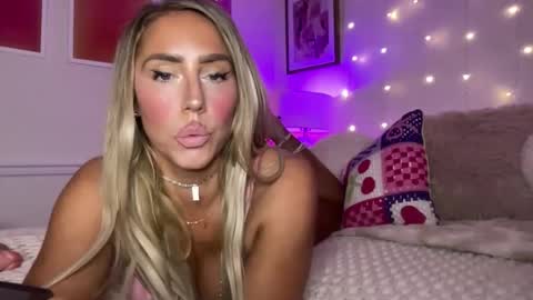 Snapshot of sexygoodvibebabe69 chatting on 21, 4, 2026 Ashley Love online show from 21, 4, 2026