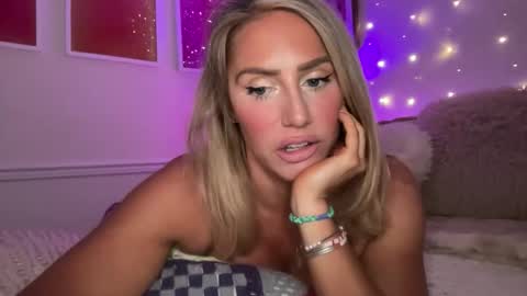Snapshot of sexygoodvibebabe69 chatting on 25, 5, 2026 Ashley Love online show from 25, 5, 2026