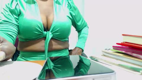 Snapshot of sexyhanny4u chatting on 26, 10, 2025 sexyhanny4u online show from 26, 10, 2025