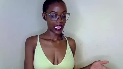 SexyHollyMontana1111 online show from 9, 3, 2026