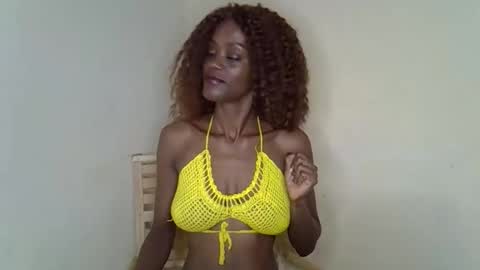 SexyHollyMontana1111 online show from 18, 4, 2026