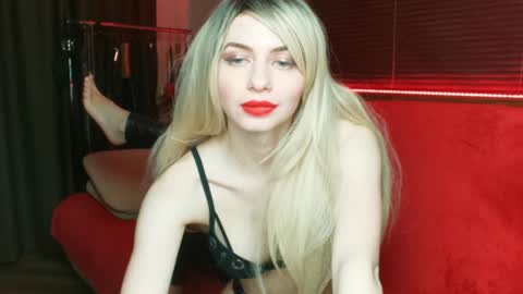 Snapshot of sexylibertins chatting on 28, 12, 2024 Eve blonde Lilith brunette online show from 28, 12, 2024