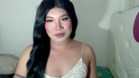 Snapshot of sexymika_xoxo chatting on 5, 11, 2025 Mika online show from 5, 11, 2025