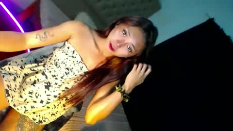 Snapshot of sexynaughtymorena chatting on 27, 10, 2025 REA online show from 27, 10, 2025