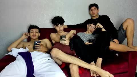 Snapshot of sexys_boys18 chatting on 4, 3, 2025 MATIAS-18 THIAHO -18 MAX-19 NICOKALY-19 CAIN-19 MOD ESTEBAN online show from 4, 3, 2025
