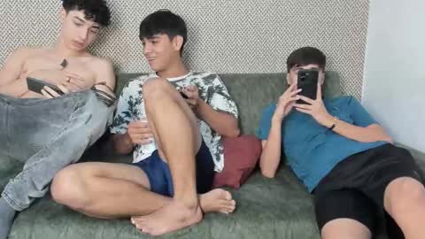 Snapshot of sexys_boys18 chatting on 6, 3, 2025 MATIAS-18 THIAHO -18 MAX-19 NICOKALY-19 CAIN-19 MOD ESTEBAN online show from 6, 3, 2025