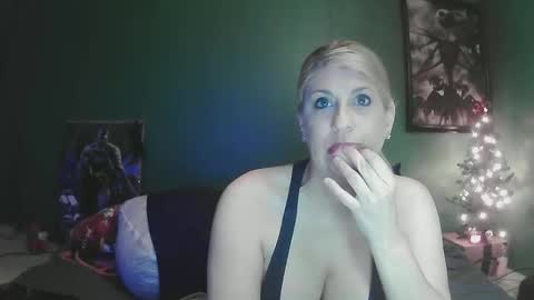 Snapshot of sexystripper69 chatting on 17, 12, 2024 sexystripper69 online show from 17, 12, 2024