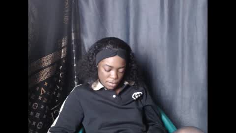 Snapshot of sexyxbunnyxx chatting on 2, 12, 2024 Blue online show from 2, 12, 2024