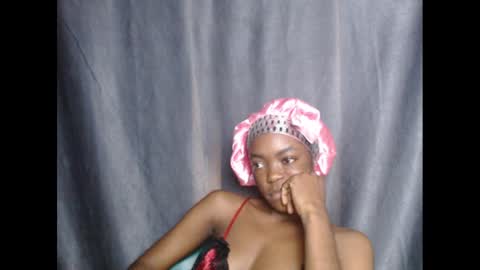 Snapshot of sexyxbunnyxx chatting on 9, 12, 2024 Blue online show from 9, 12, 2024