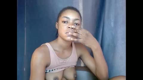Snapshot of sexyxbunnyxx chatting on 4, 3, 2025 Blue online show from 4, 3, 2025
