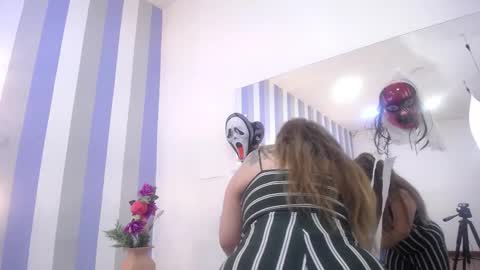 Snapshot of sexyymommy1 chatting on 12, 10, 2025 Mary online show from 12, 10, 2025