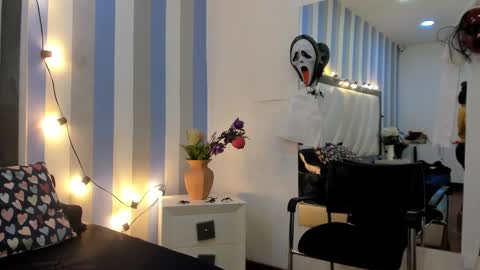 Snapshot of sexyymommy1 chatting on 14, 10, 2025 Mary online show from 14, 10, 2025