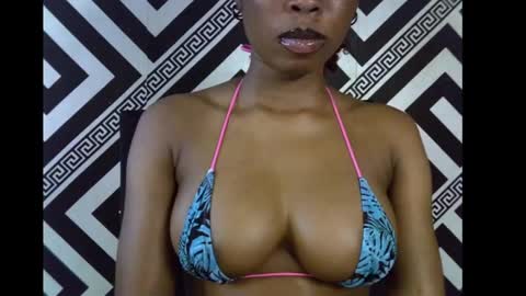 Snapshot of sezy_petite chatting on 9, 9, 2025 Wealth online show from 9, 9, 2025
