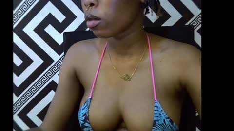 Snapshot of sezy_petite chatting on 27, 9, 2025 Wealth online show from 27, 9, 2025