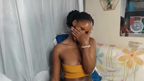 Snapshot of shakkiecam chatting on 2, 10, 2025 Shaky online show from 2, 10, 2025