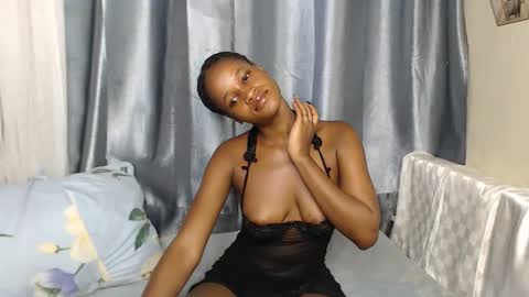 Snapshot of shakkiecam chatting on 17, 10, 2025 Shaky online show from 17, 10, 2025