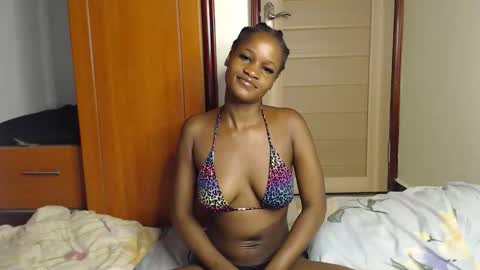 Snapshot of shakkiecam chatting on 4, 11, 2025 Shaky online show from 4, 11, 2025