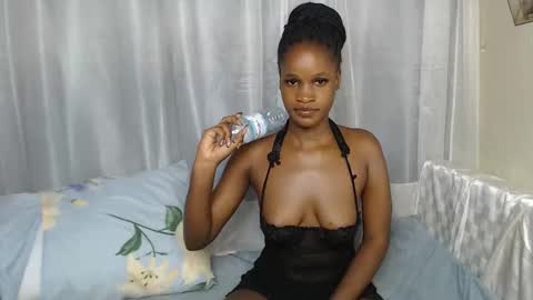 Snapshot of shaky396294 chatting on 13, 10, 2025 shaky xxx online show from 13, 10, 2025
