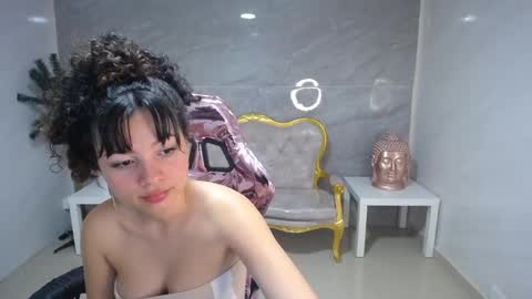 Snapshot of shalon_diaz_sub chatting on 5, 2, 2025 Shalon  online show from 5, 2, 2025