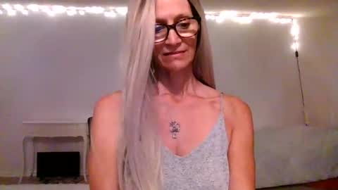 Snapshot of shamanwoman chatting on 20, 10, 2025 Shaman Woman online show from 20, 10, 2025