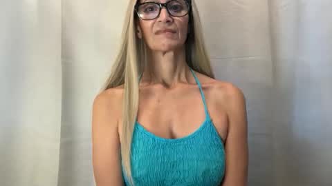 Snapshot of shamanwoman chatting on 13, 11, 2025 Shaman Woman online show from 13, 11, 2025