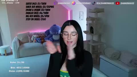 Snapshot of shannonblooms chatting on 27, 11, 2025 Shanmais online show from 27, 11, 2025