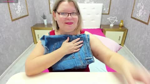 Snapshot of shannonshine chatting on 10, 12, 2024 Shannon online show from 10, 12, 2024