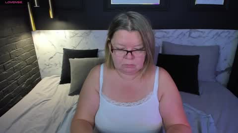 Snapshot of shannonshine chatting on 13, 12, 2024 Shannon online show from 13, 12, 2024