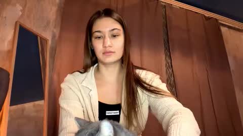 I am Maya ntmu Lets hit 10 Thumbs Up together online show from 16, 2, 2026