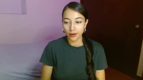 Snapshot of shantal_d03 chatting on 18, 12, 2024 shantal_d03 online show from 18, 12, 2024