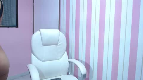 Snapshot of shantal_luw chatting on 8, 1, 2025 shantal online show from 8, 1, 2025