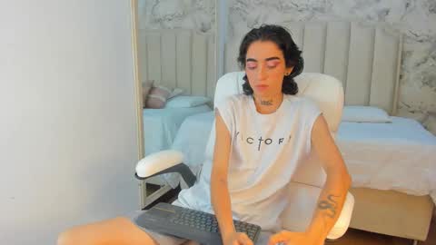 Snapshot of shantal_thompson21 chatting on 24, 10, 2025 Shantal online show from 24, 10, 2025