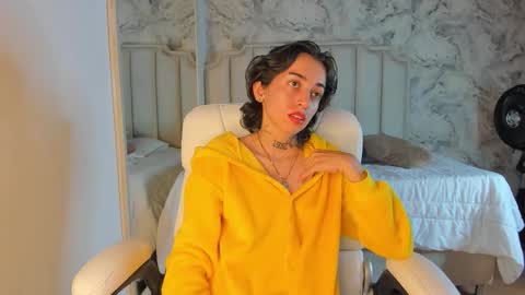 Snapshot of shantal_thompson21 chatting on 1, 11, 2025 Shantal online show from 1, 11, 2025