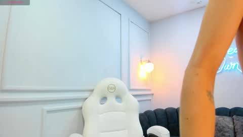 Snapshot of shantal_thompson21 chatting on 6, 11, 2025 Shantal online show from 6, 11, 2025