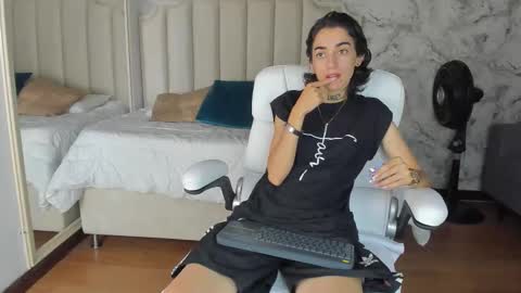 Snapshot of shantal_thompson21 chatting on 7, 11, 2025 Shantal online show from 7, 11, 2025