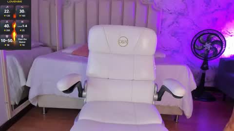 Snapshot of shantal_thompson21 chatting on 14, 11, 2025 Shantal online show from 14, 11, 2025