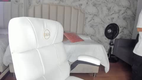 Snapshot of shantal_thompson21 chatting on 17, 11, 2025 Shantal online show from 17, 11, 2025